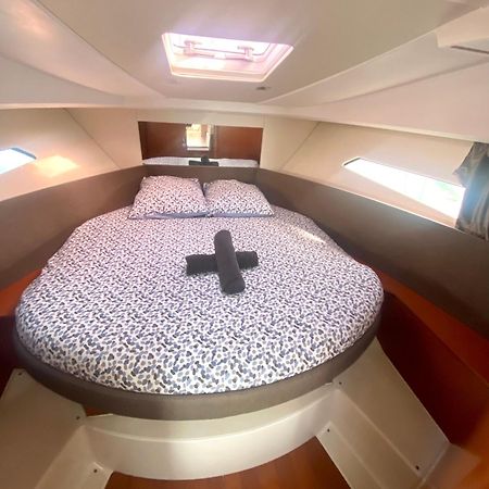 Une nuit insolite sur un bateau à La Rochelle La Rochelle  Esterno foto